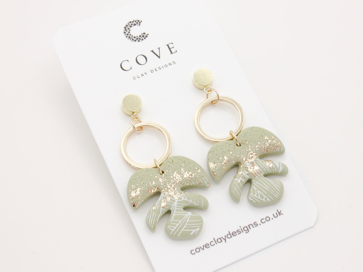 Handmade tropical leaf green polymer clay dangle earrings, perfect for your beach and summer outfits.