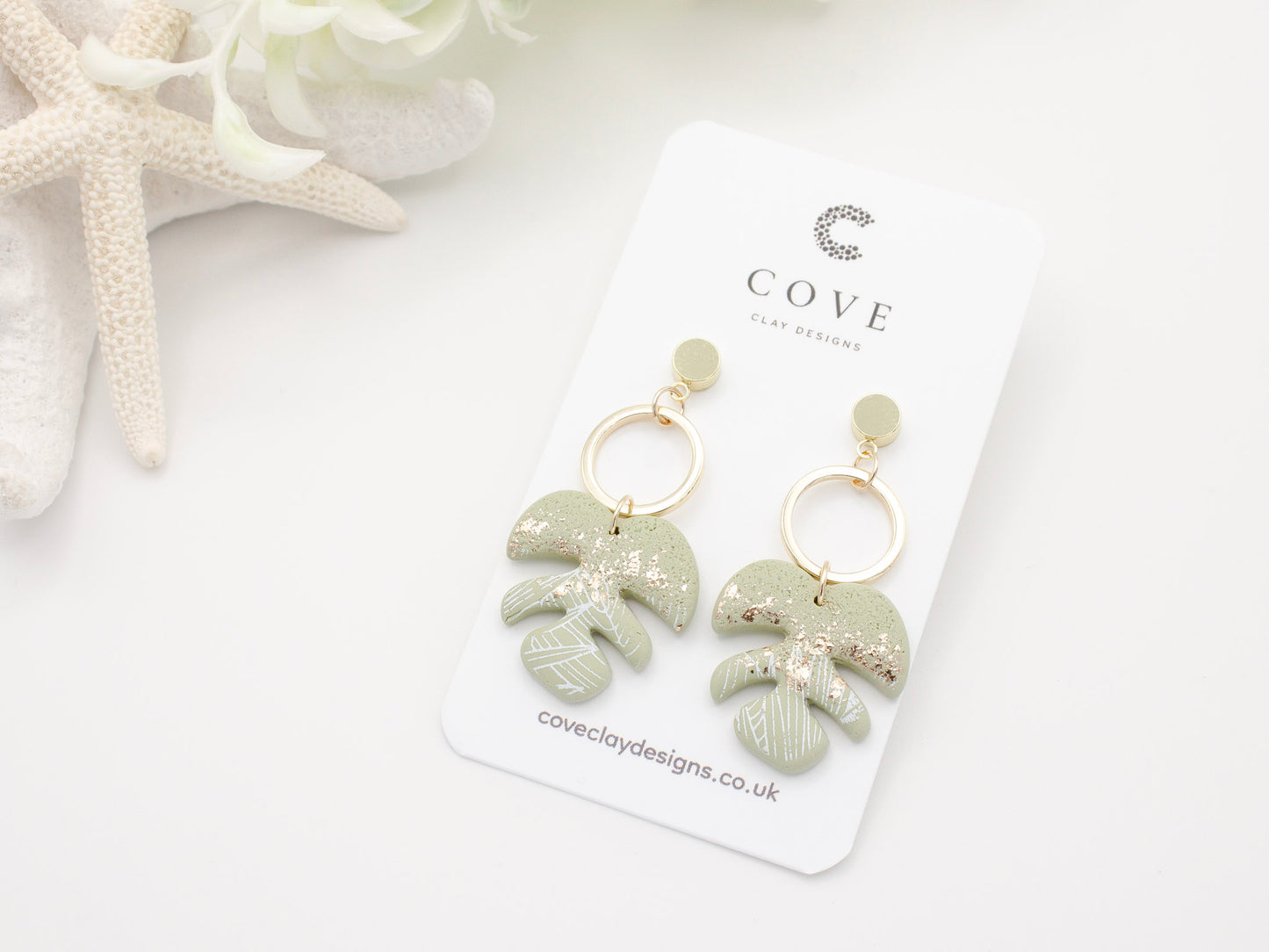 Handmade tropical leaf green polymer clay dangle earrings, perfect for your beach and summer outfits.