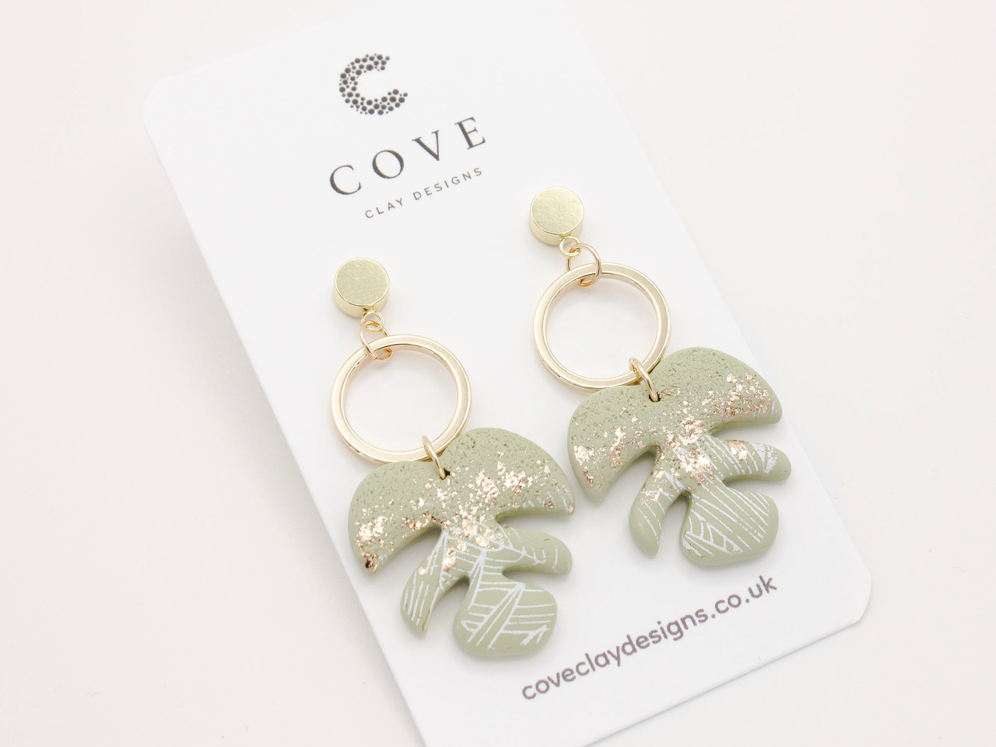 Handmade tropical leaf green polymer clay dangle earrings, perfect for your beach and summer outfits.
